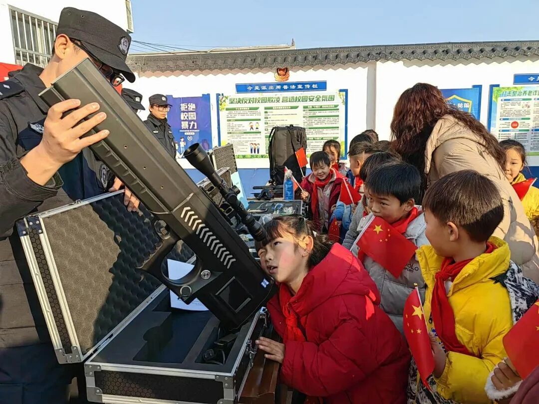 新蔡县公安局开展警营开放日活动