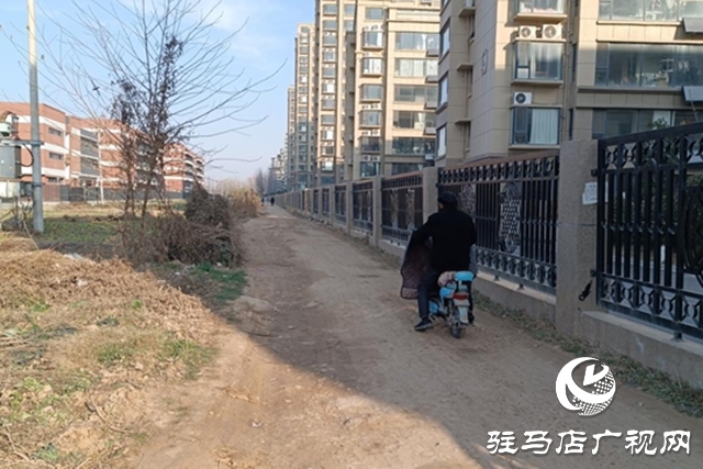 门前道路难行 居民期盼早日修复