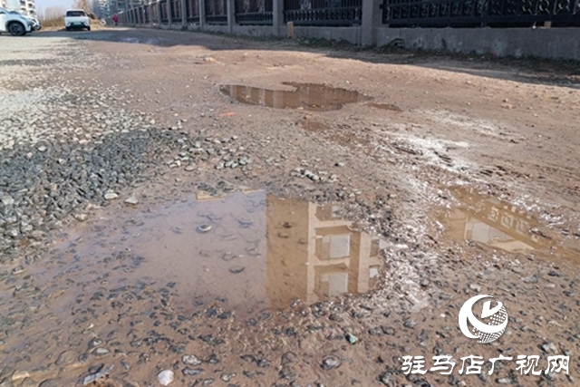 门前道路难行 居民期盼早日修复