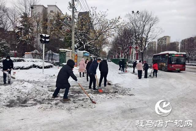 驻马店：迎战寒潮保畅通 雪停路净暖人心