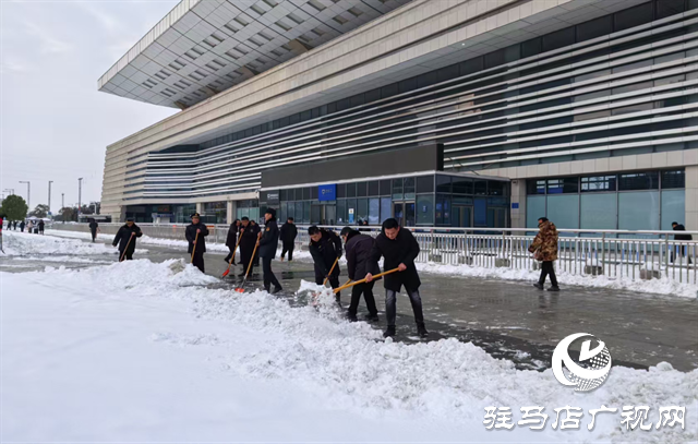  示范区城管局：除雪保畅护平安
