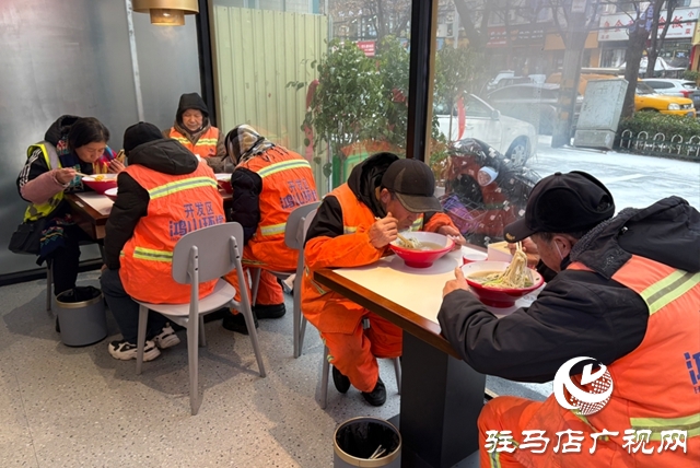 每周一免费吃面 驻马店一面馆用“一碗面的承诺”温暖环卫工