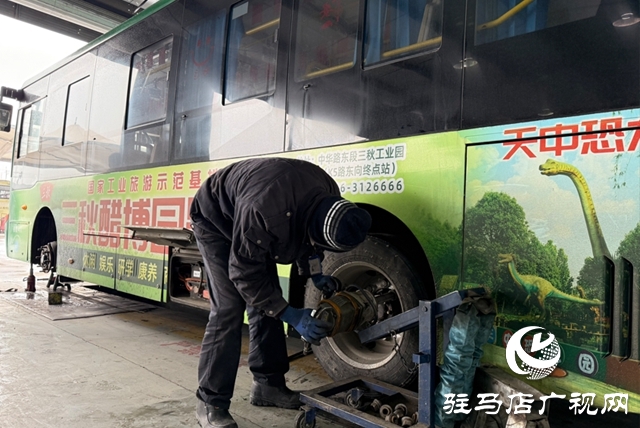 以雪为令保畅通 驻马店公交人全力护航市民安全出行