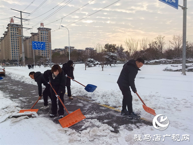  关王庙乡：干群同心清雪除冰 筑牢安全出行防线