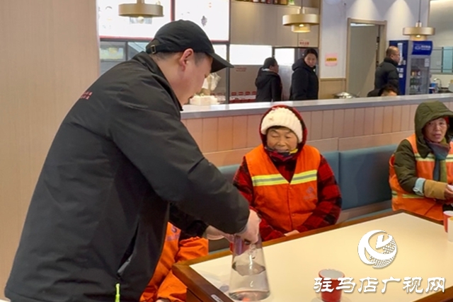 每周一免费吃面 驻马店一面馆用“一碗面的承诺”温暖环卫工