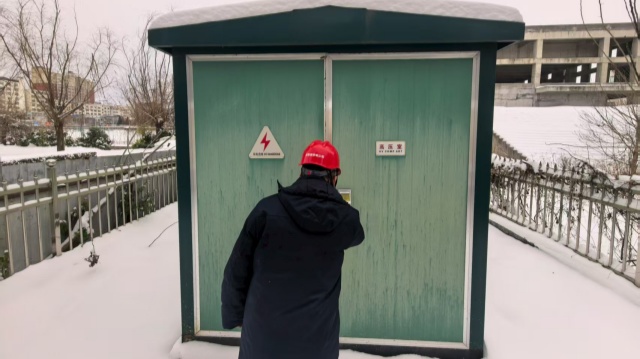 国网泌阳县供电公司：顶风冒雪保供电 筑牢民生“温暖线”