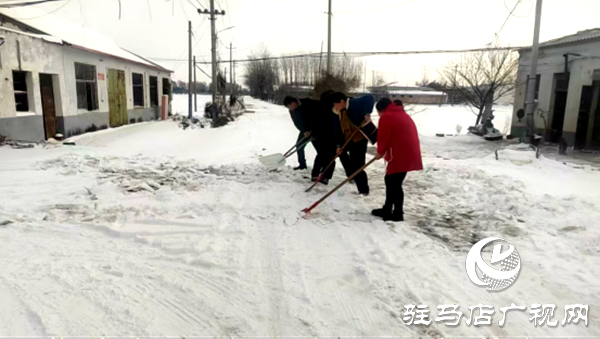 高集社区党支部凝心聚力战风雪 保障交通畅通显担当