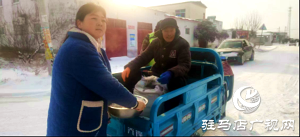 高集社区党支部凝心聚力战风雪 保障交通畅通显担当