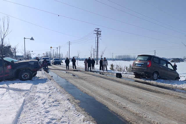 近50台车脱困！平舆县“坦克团”雪中救援暖人心