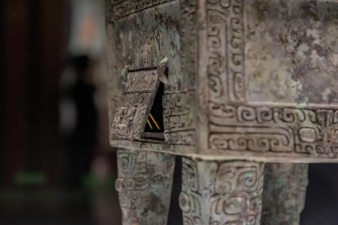 文博日历丨鼎上开了个门，做啥用？