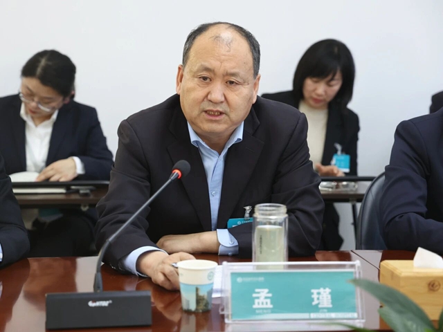 中组部、团中央“博士服务团”成员刘晓鹏博士挂职驻马店市中心医院