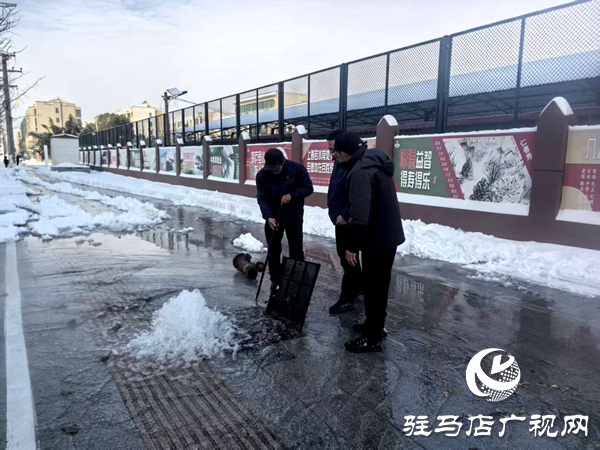 平舆供水人跳入冰水抢修用坚守换来了城市供水平稳运行