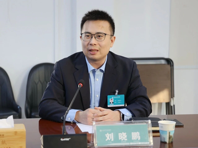 中组部、团中央&ldquo;博士服务团&rdquo;成员刘晓鹏博士挂职驻马店市中心医院