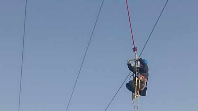  国网上蔡县供电公司：加装防舞动装置 筑牢电网安全防线