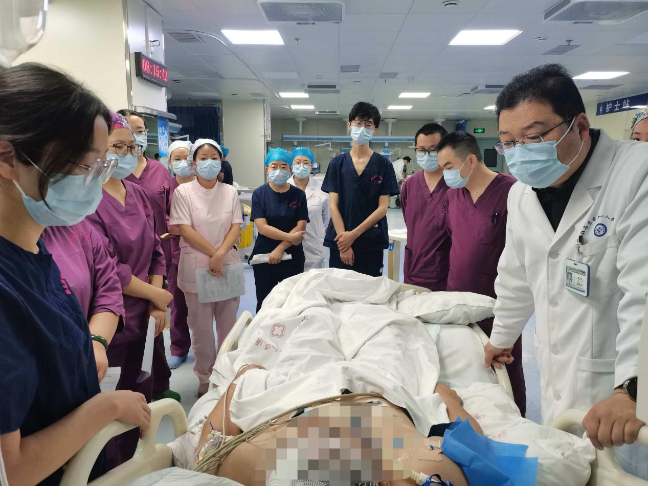 30毫升脑出血命悬一线：开颅 + 去骨瓣，他从 “脑疝边缘” 被拉回