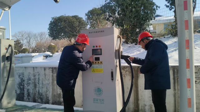 国网泌阳县供电公司：充电设施“大体检” 春节出行“满格电”