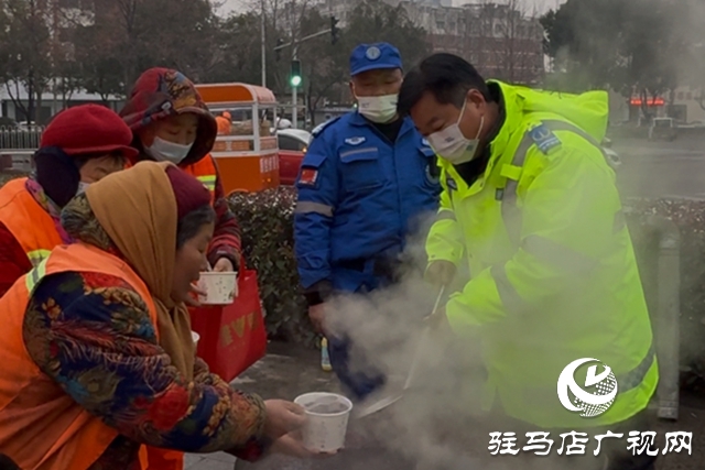 腊八粥致敬“城市美容师”