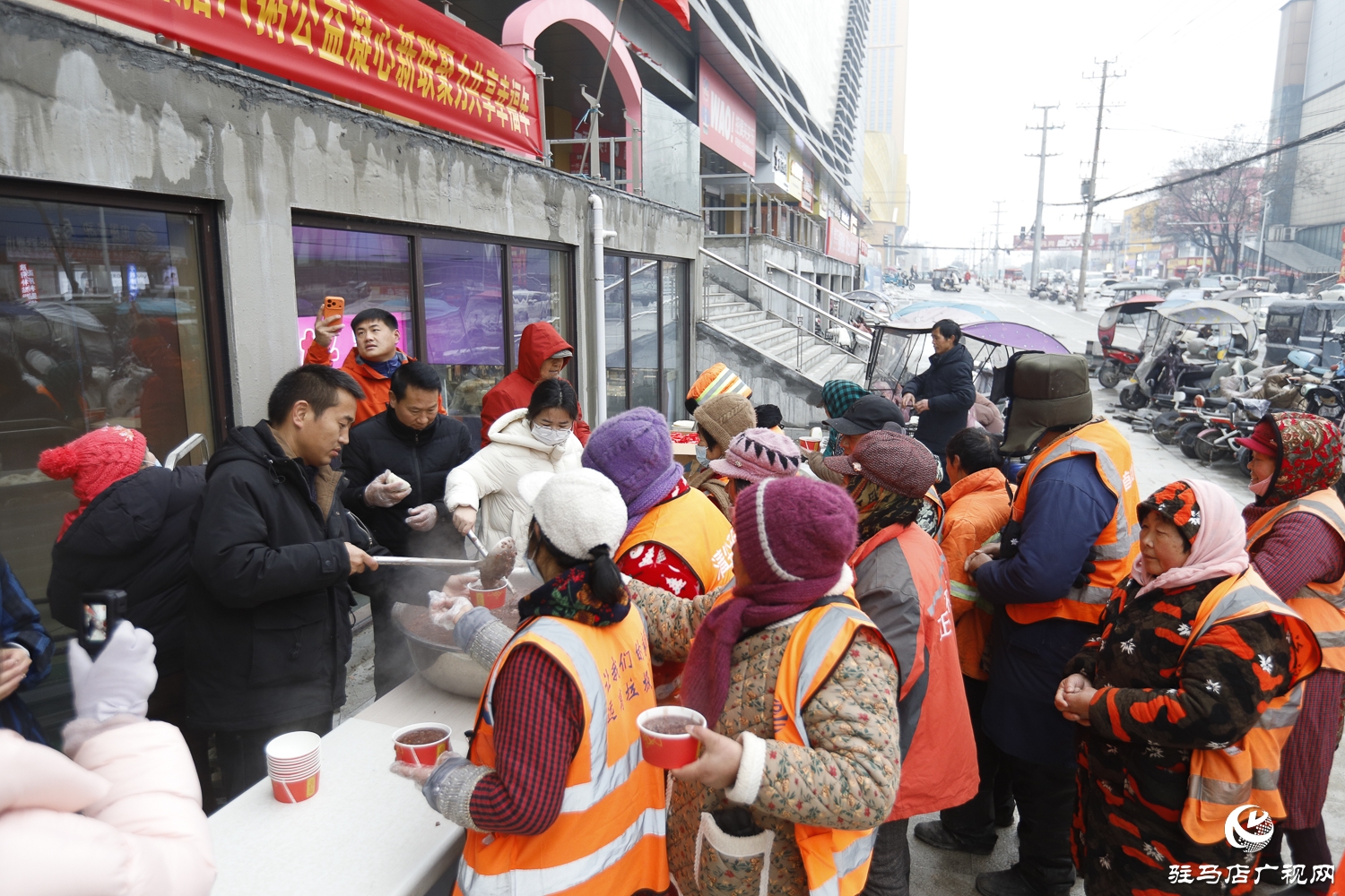 正阳县:粥香传温情 爱心润寒冬