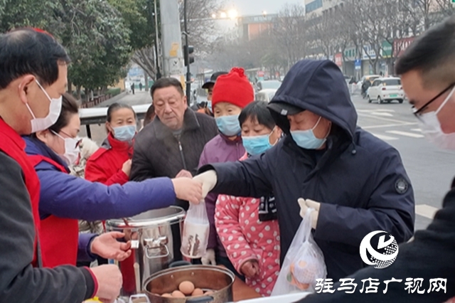 腊八粥香暖人心 “一杯粥”温暖一座城