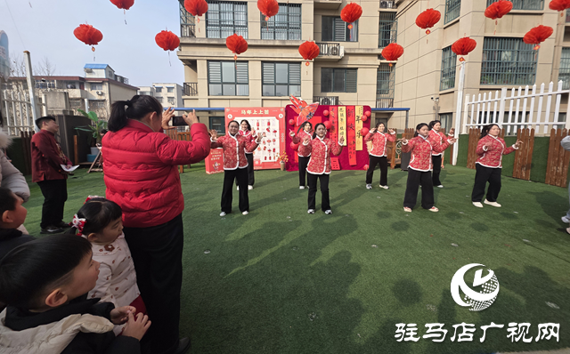 金马踏福迎新春 亲子庙会趣满园