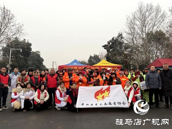 共青团平舆县委联合平舆县星火志愿者协会开展“爱心送粥 情暖舆城”志愿服务活动