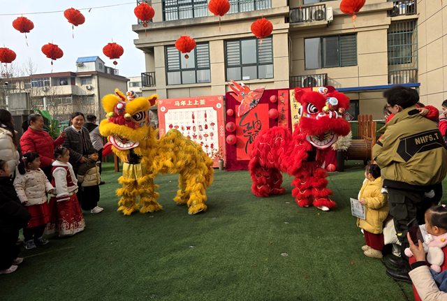 金马踏福迎新春 亲子庙会趣满园