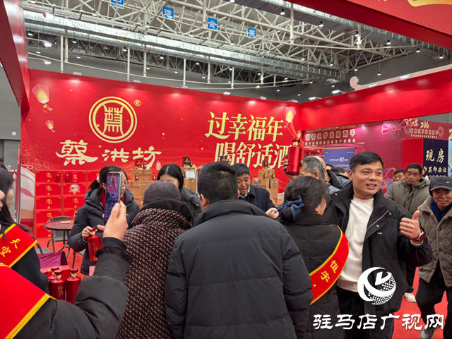 天中年货节人气旺 特色年货受市民热捧