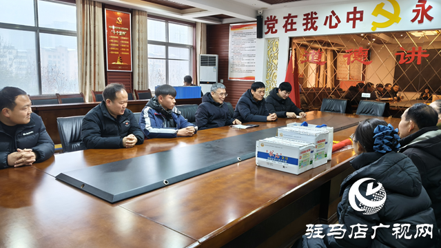 驻马店开发区高中学生吕志毅助迷途老人归家获赠锦旗致谢