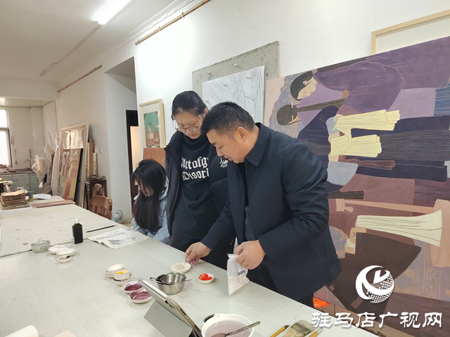 寒假不“宅”家 学画成假期新风尚