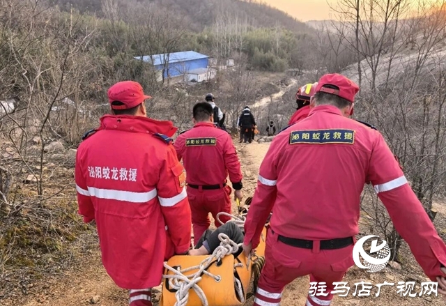 山地徒步摔伤被困 泌阳县蛟龙救援队紧急救援