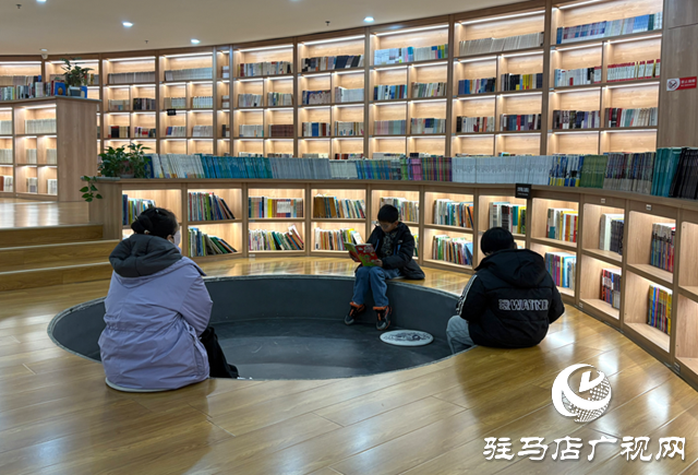 书香暖寒冬 图书馆成学生假期“充电”好去处