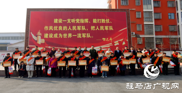 平舆县：喜报送军属 尊崇暖人心