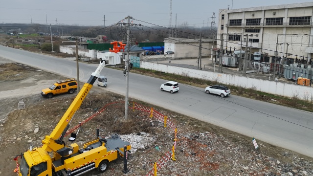 国网驻马店供电公司：带电作业机器人“上岗” 配网运维迈入智能新阶段