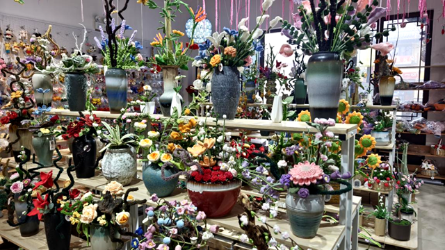 余水云：一针一线钩出非遗之美 巧手编织“花样”人生