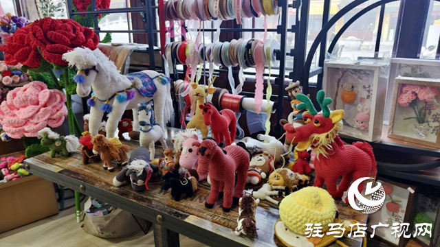 余水云：一针一线钩出非遗之美 巧手编织“花样”人生