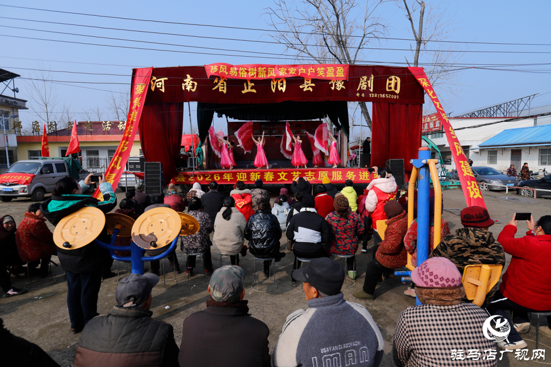 正阳县文艺界开展迎新春文艺志愿服务进乡村活动