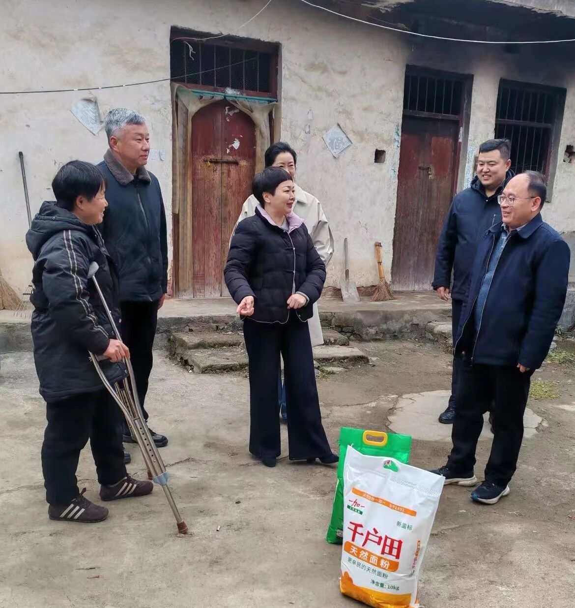 新春慰问暖人心,乡村振兴共前行——市中医院赴帮扶村开展春节前走访慰问活动