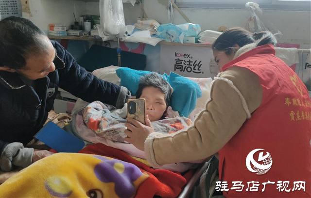  贾庄居委会养老认证送上门 暖心服务送到家