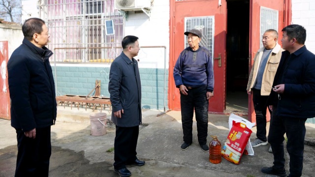 驻马店市邮政分公司深入定点帮扶村开展春节走访慰问活动