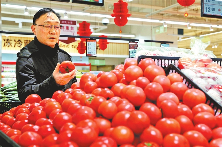 从平民蔬菜到菜中“贵族” 西红柿价格何以“柿”不可挡