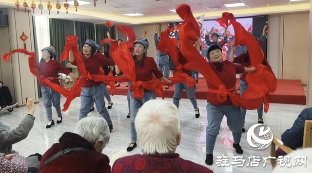 歌声舞姿送祝福 敬老院里春意浓