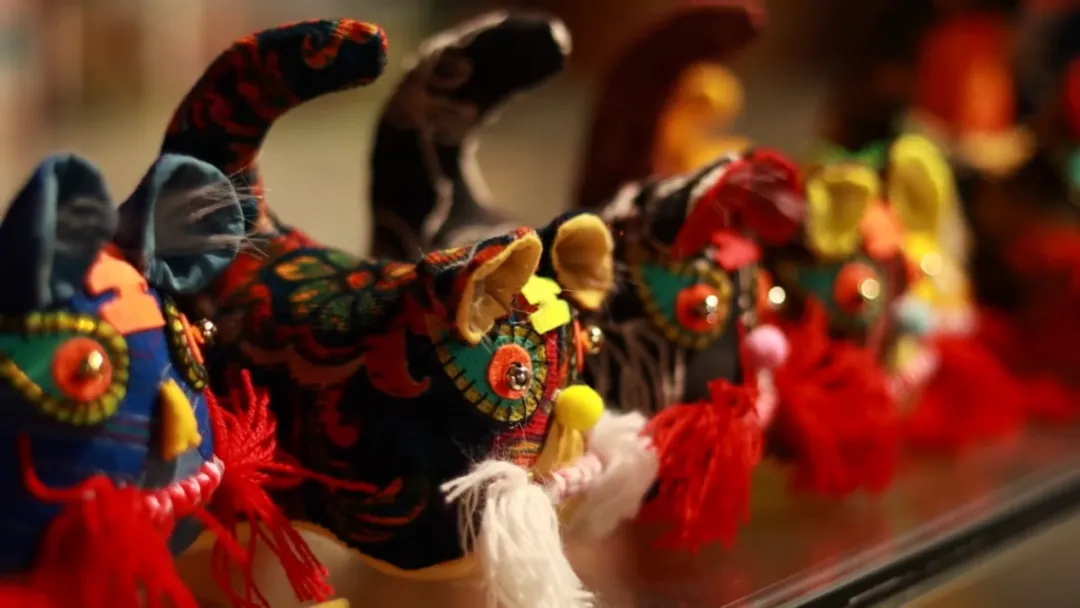 40+展位、双线直播、沉浸展演……这场新春非遗市集，带你寻味地道中国年！