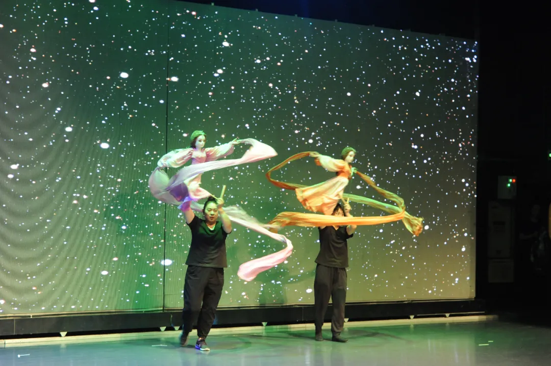 40+展位、双线直播、沉浸展演……这场新春非遗市集，带你寻味地道中国年！