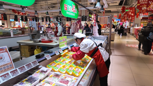 我市春节市场供应货丰价稳 激活新春消费新活力