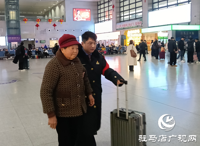 “铁道老兵”殷海涛：三十年如一日 守护春运归途