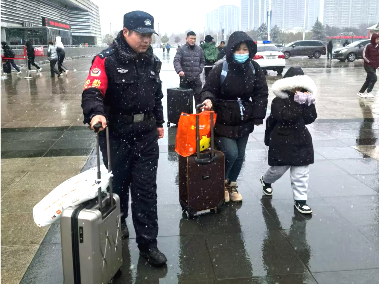 马向辉：高铁西站的&ldquo;温暖坐标&rdquo;