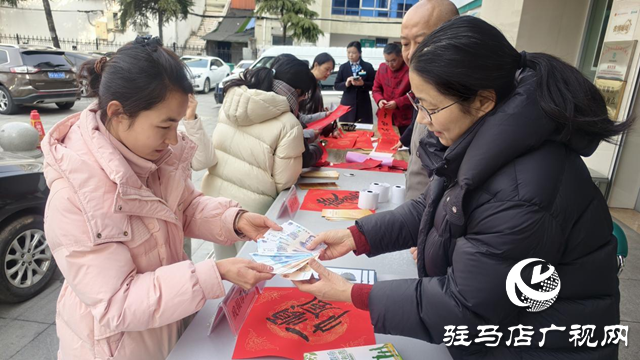 赠联送“福”添年味 防伪识假护平安