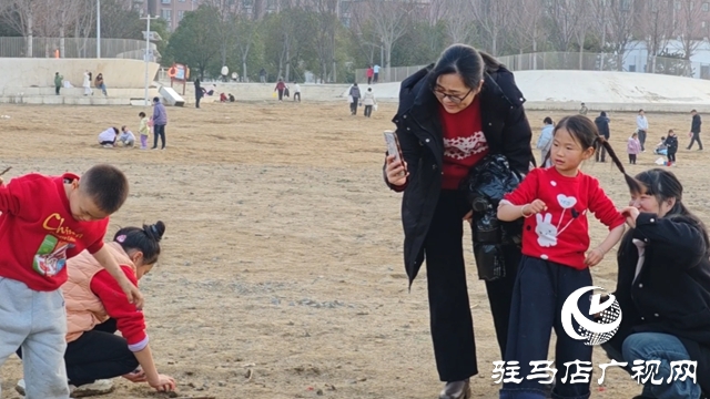 驻马店：寒假亲子时光添暖意 公共场所“陪伴热”升温