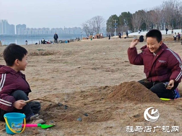 驻马店：寒假亲子时光添暖意 公共场所“陪伴热”升温