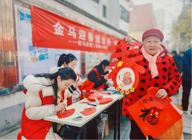 西园街道文明路社区：墨香送福迎新春 社区联动传温情